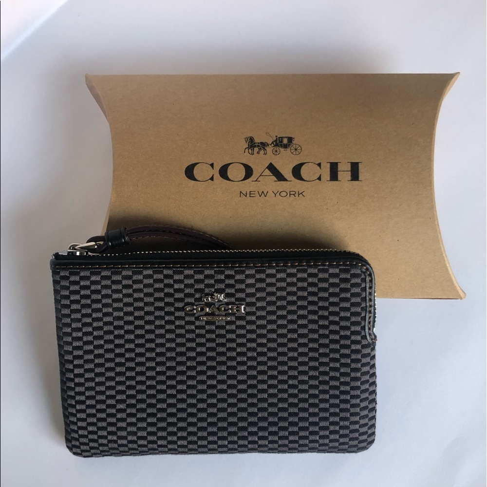 NWT Coach Zip Wristlet